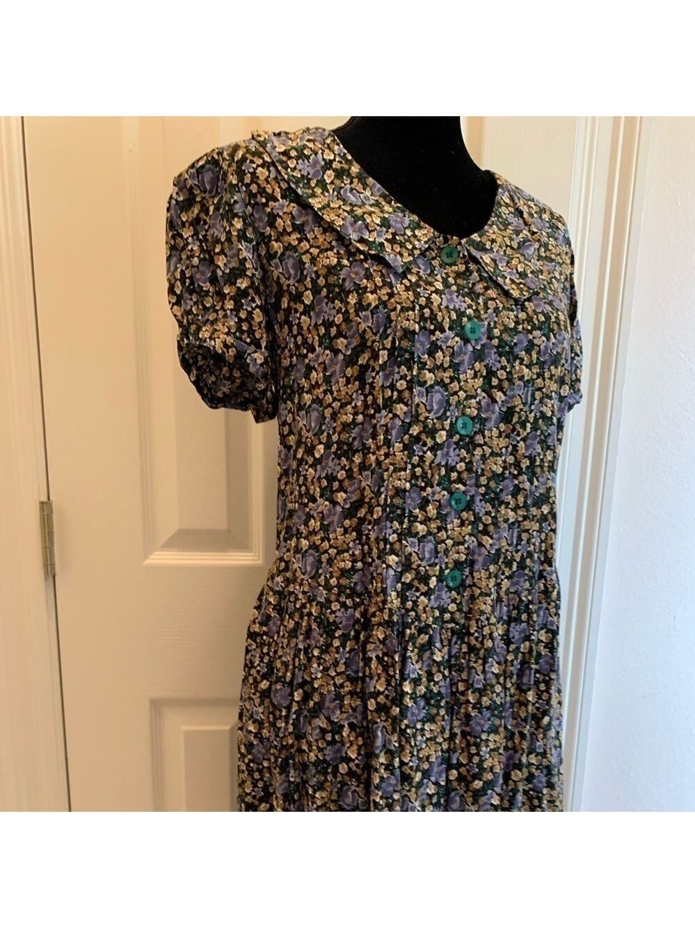 ERIKA Vintage Dark Floral Collared Puff Sleeve Dress - Picture 12 of 13